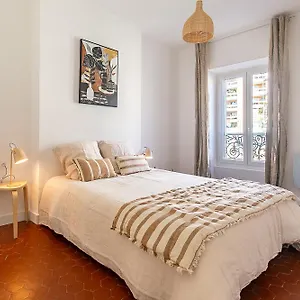 Central, Tres Calme & Lumineux Appartement